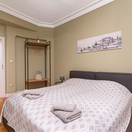 Stunning Luxury 3 Bedroom Apt In The Heart Of Town โซเฟีย ภายนอก รูปภาพ